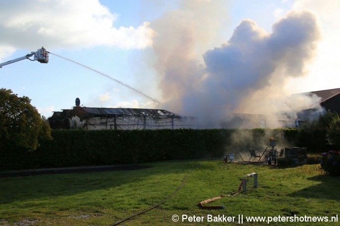 Grote brand in schuur Vrouwenakker - Peter Hotnews