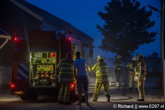 Grote schuurbrand voorkomen door oplettende buren in Waverveen - Peter Hotnews