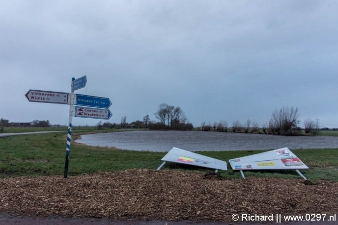 Verkiezingsbord omgewaaid Nieuwer Ter Aa