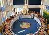 Ruim 150 kinderen uit Aalsmeer en Kudelstaart spelen in april het democratiespel in de raadzaal