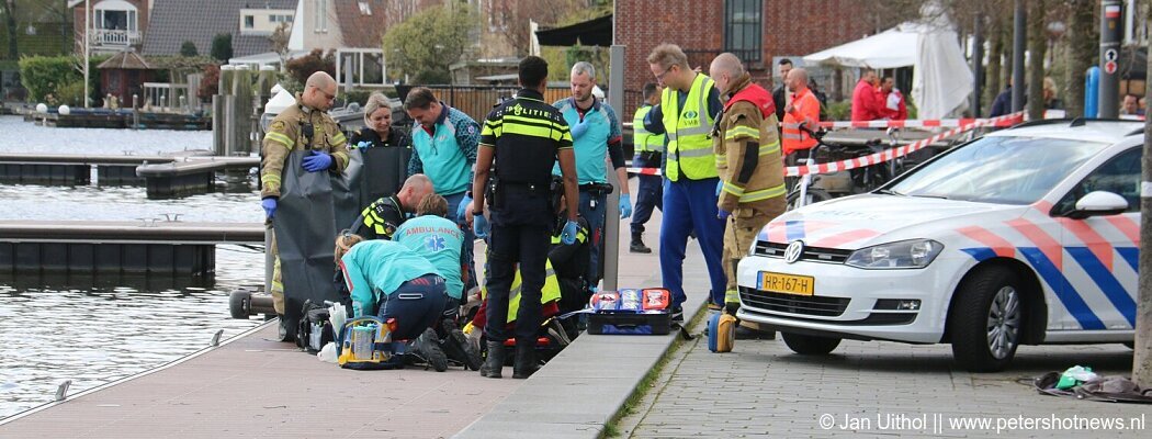 Verdachte onwel na korte achtervolging en sprong in De Amstel Uithoorn