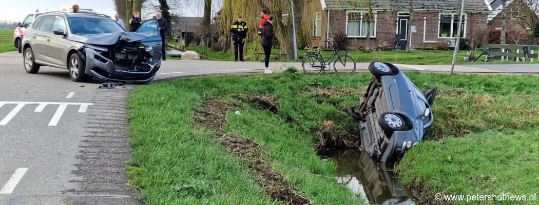 Auto te water na botsing op kruising in Mijdrecht